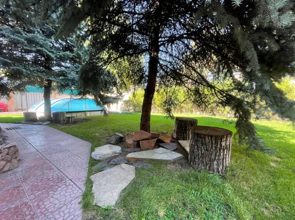 Гостевой Дом Шумкар Азия Guest House Shumkar Asia Bisjkek Buitenkant foto