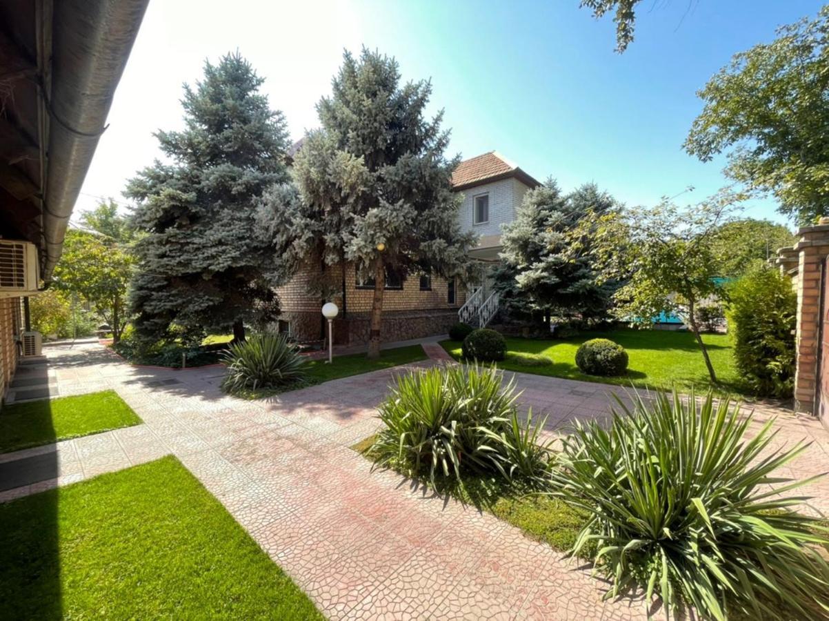 Гостевой Дом Шумкар Азия Guest House Shumkar Asia Bisjkek Buitenkant foto